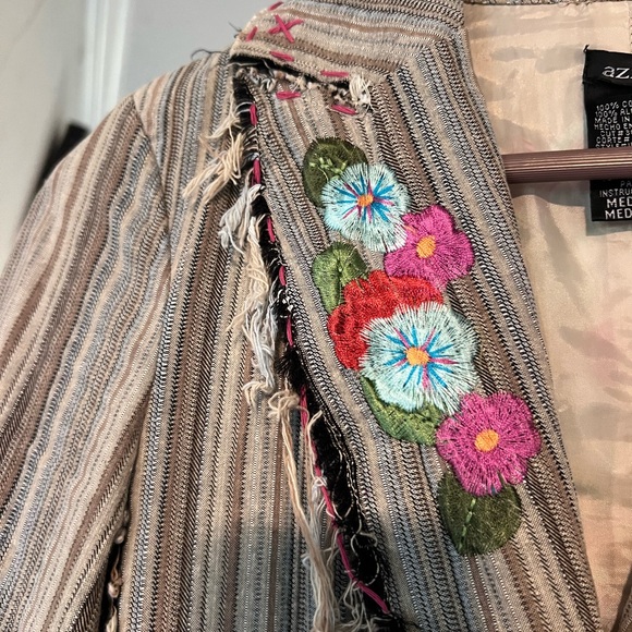 Adorable Aziz Embroidered Striped Blazer button needs a lil’ stitcheroo - Picture 8 of 14